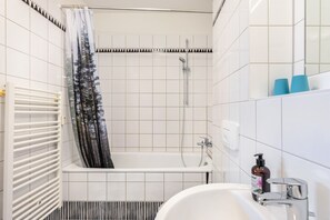Bruser, hårtørrer, håndklæder