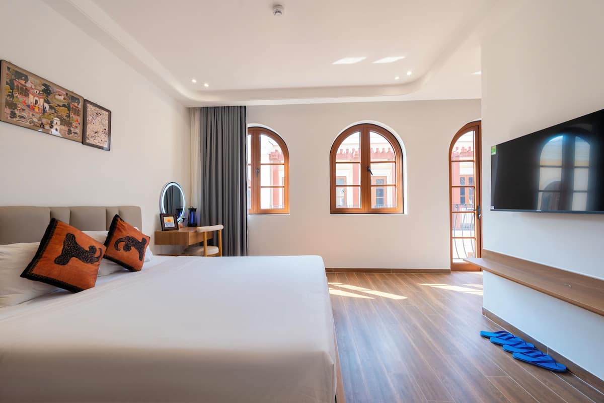 Executive Double Room | Desk, free WiFi