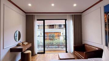 Deluxe Room, Balcony, City View | Down comforters, Select Comfort beds, minibar, in-room safe