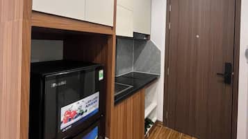 Refrigerador, microondas, cafetera/tetera, tetera/pava eléctrica