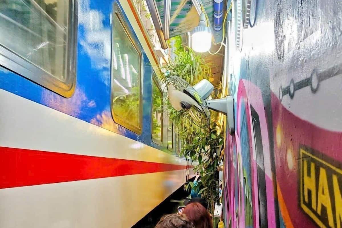 Quarto luxo, sacada, vista para a cidade | Cofres nos quartos, escrivaninha, espaço de trabalho para notebook