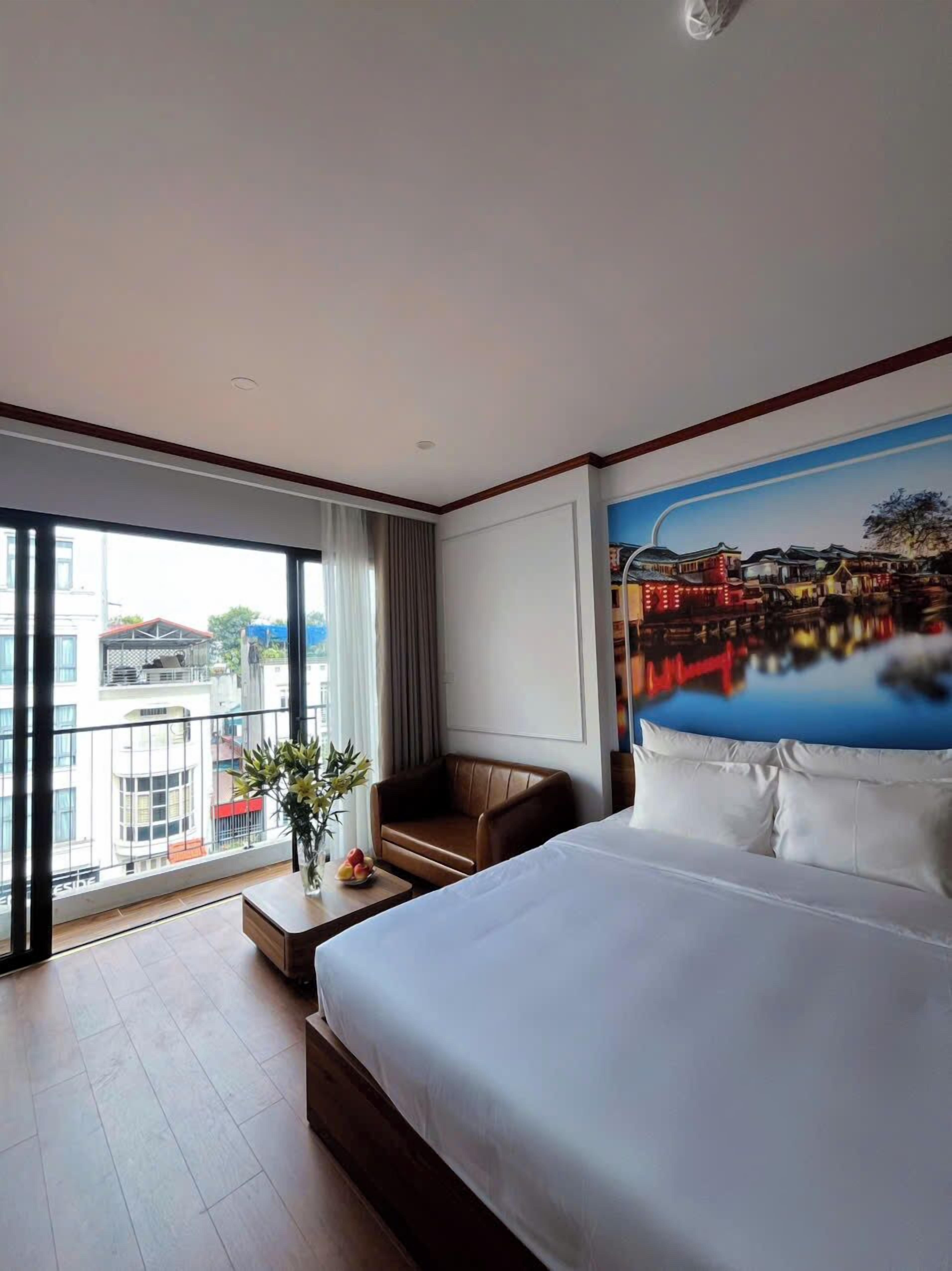 디럭스룸, 발코니, 시내 전망 | 오리/거위털 이불, 셀렉트 컴포트 침대, 미니바, 객실 내 금고