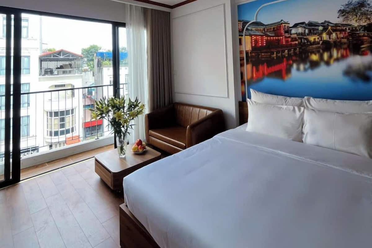 Down duvets, Select Comfort beds, minibar, in-room safe