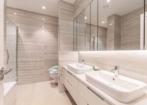 Basic Studio | Bathroom | Soap, shampoo, toilet paper - Avero (Rotorua)