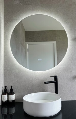 Soap, shampoo, toilet paper - Avero (Rotorua)