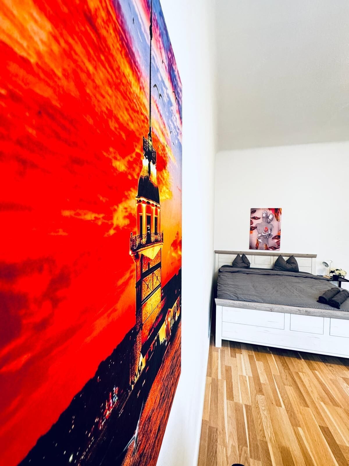 Basic Studio | Iron/ironing board