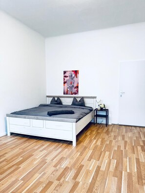 Eenvoudige studio | Een strijkplank/strijkijzer