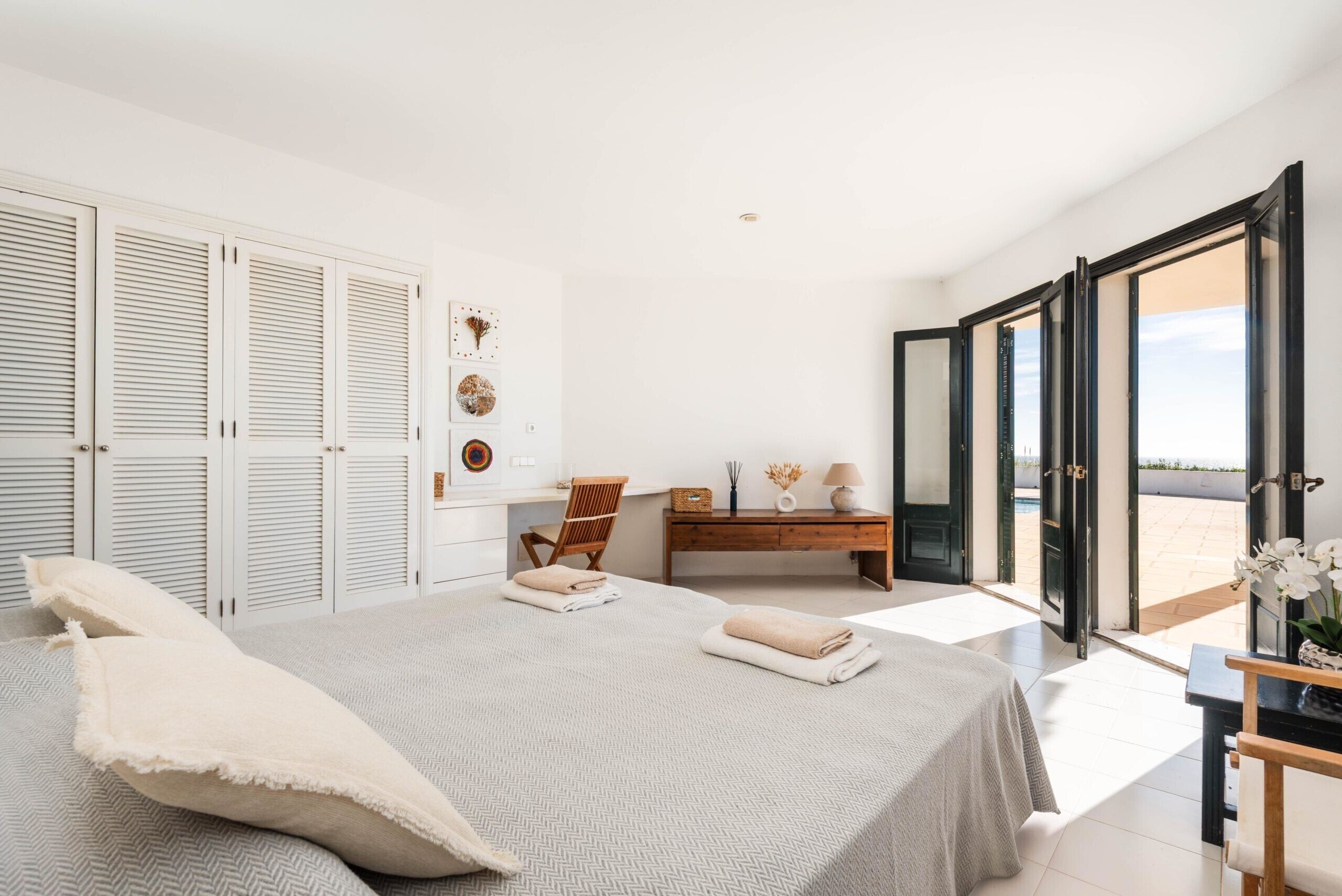 4 bedrooms, WiFi, bed sheets