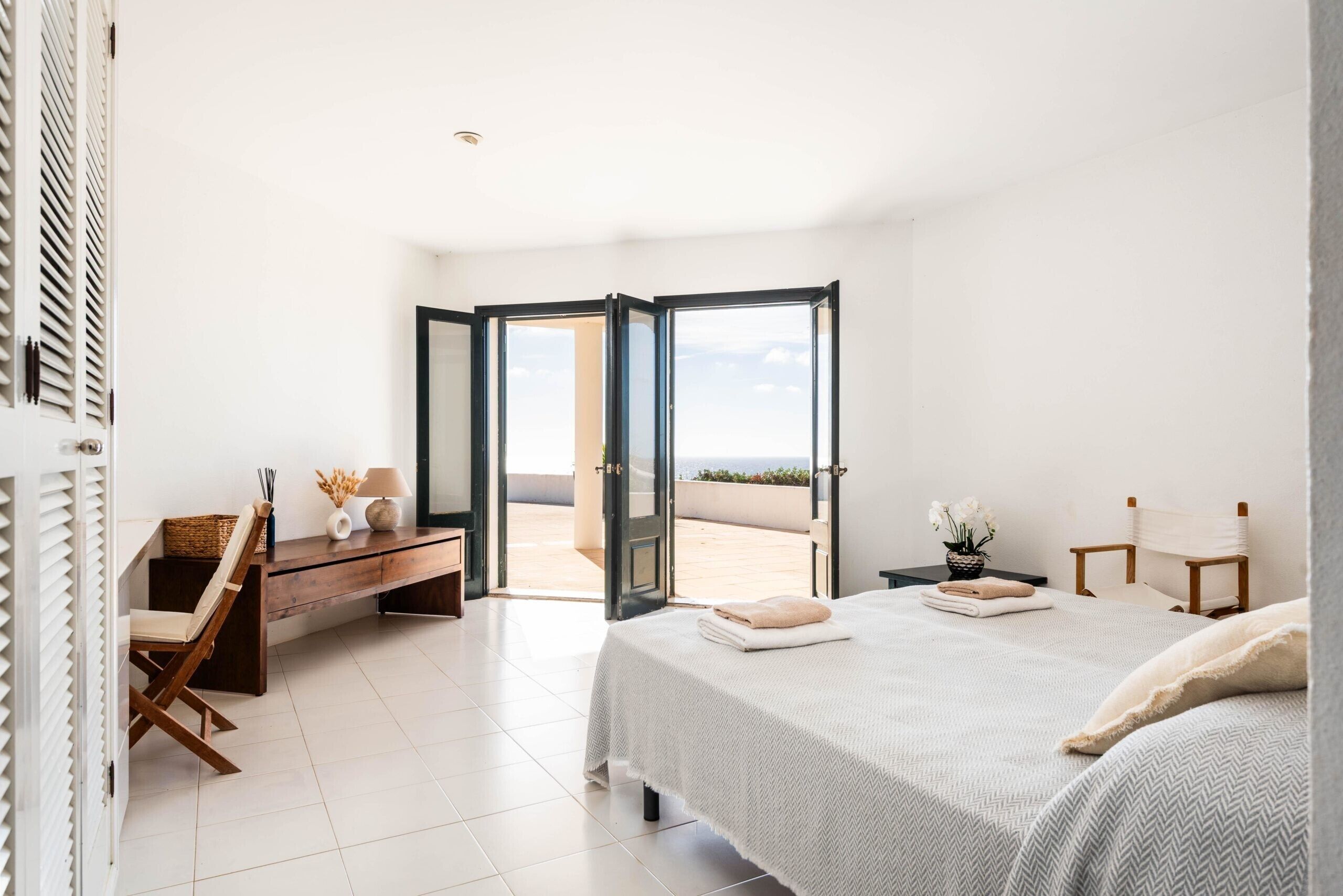 4 bedrooms, WiFi, bed sheets