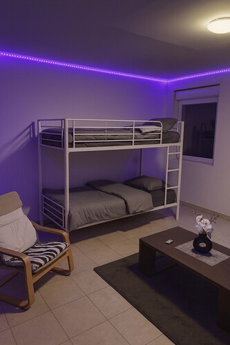 Modern room sleeps 6 + kitchen and terrace