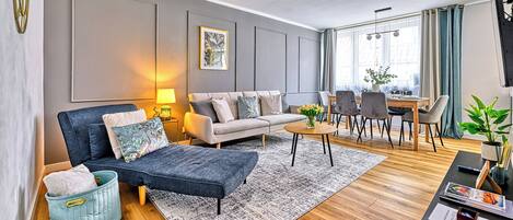 Apartment (5) | Living area | Flat-screen TV