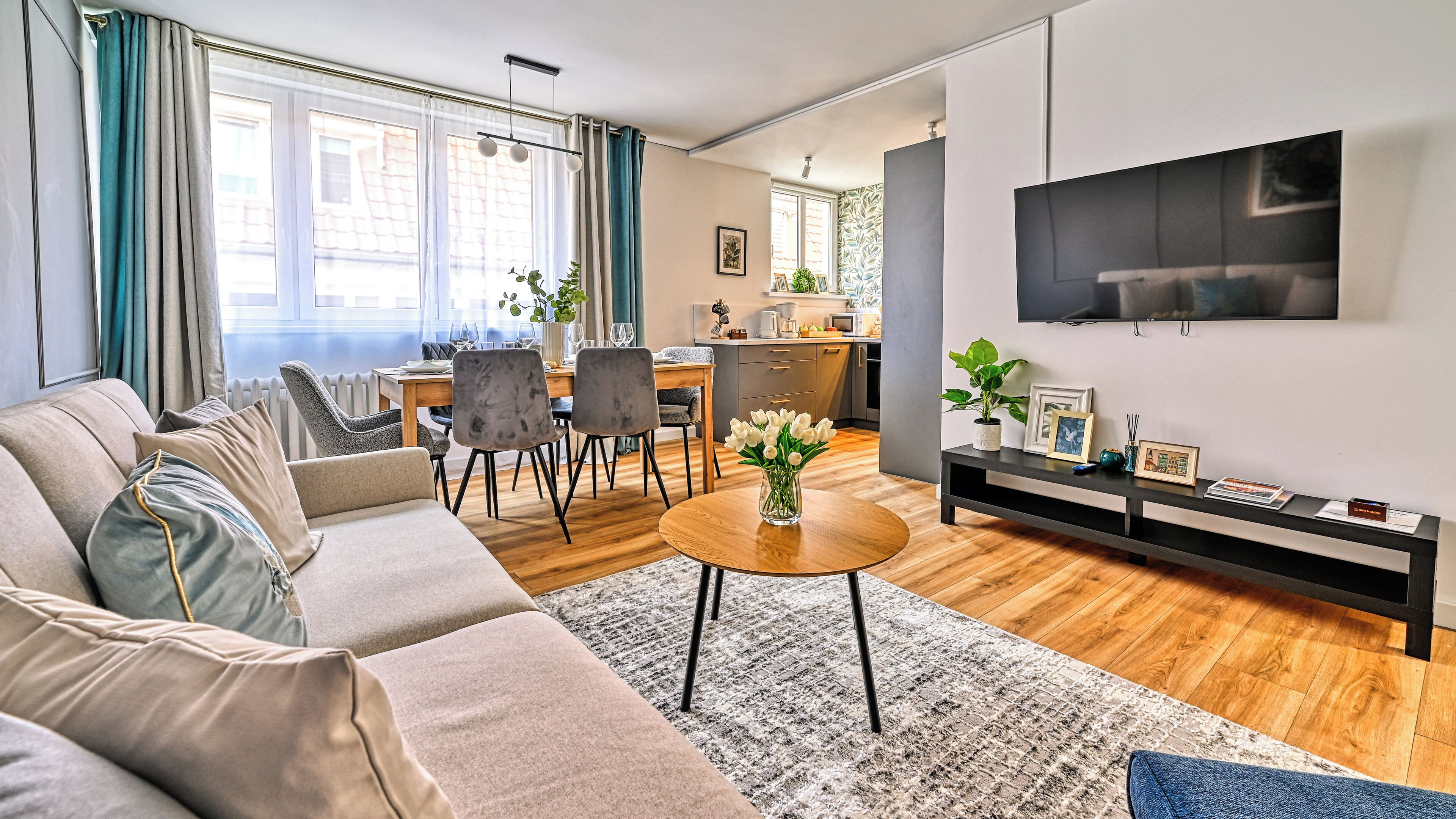 Apartment (5) | Living area | Flat-screen TV