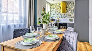 Apartment (5) | In-room dining