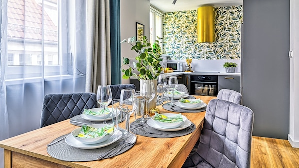 Apartment (5) | In-room dining