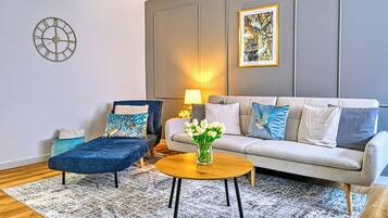 Apartment (5) | Wohnbereich | Flachbildfernseher