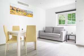 TV, video games - Rural Apartment Río Pas 4 (Oruña)