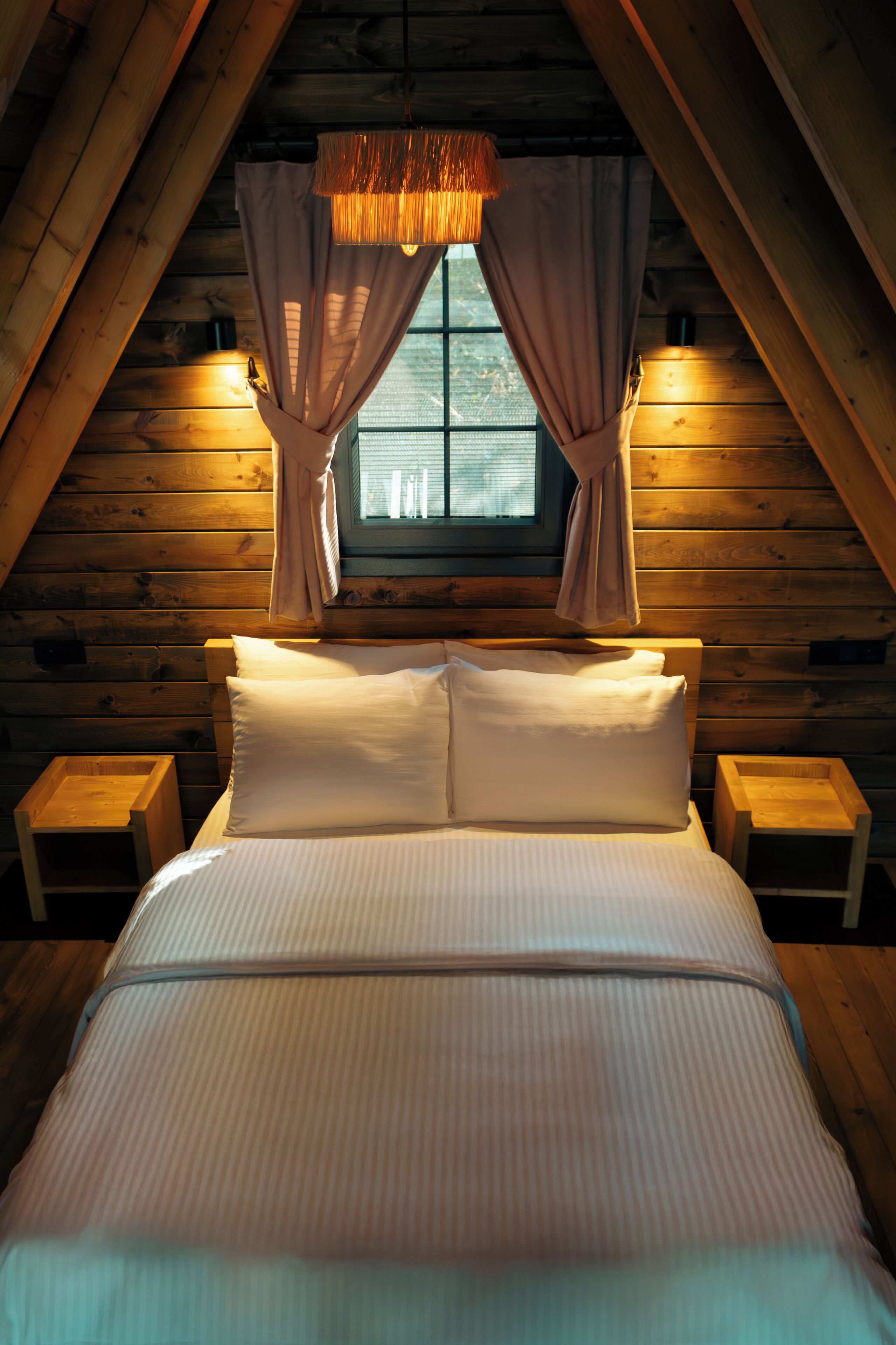 AHLAT   Panoramic Chalet,  Kitchen, Mountain View with Jacuzzi | Skrivebord, skrivebord for bærbar PC og blendingsgardiner