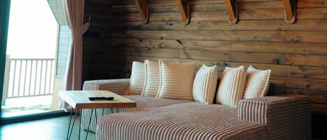 AHLAT Panoramic Chalet, Kitchen, Mountain View with Jacuzzi | Desk, laptop workspace, blackout drapes, iron/ironing board