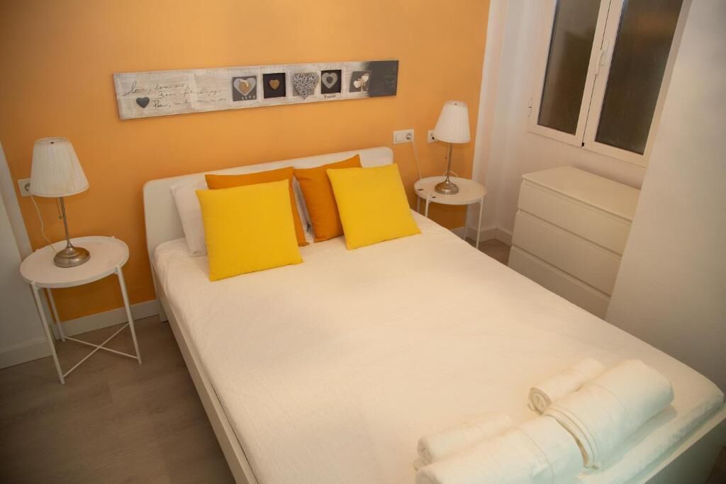 Fer et planche à repasser, accès Internet, draps fournis