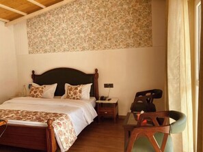 Naina Lodge Brown Room | Individually decorated, individually furnished, free WiFi, bed sheets - NAINA LODGE (Nainita)