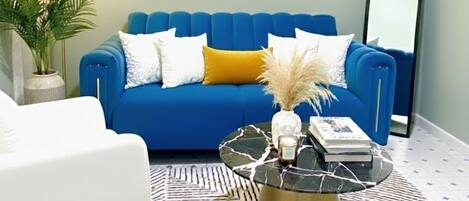 Apartemen Deluks | Area keluarga | Smart TV 32-inci dengan saluran TV digital