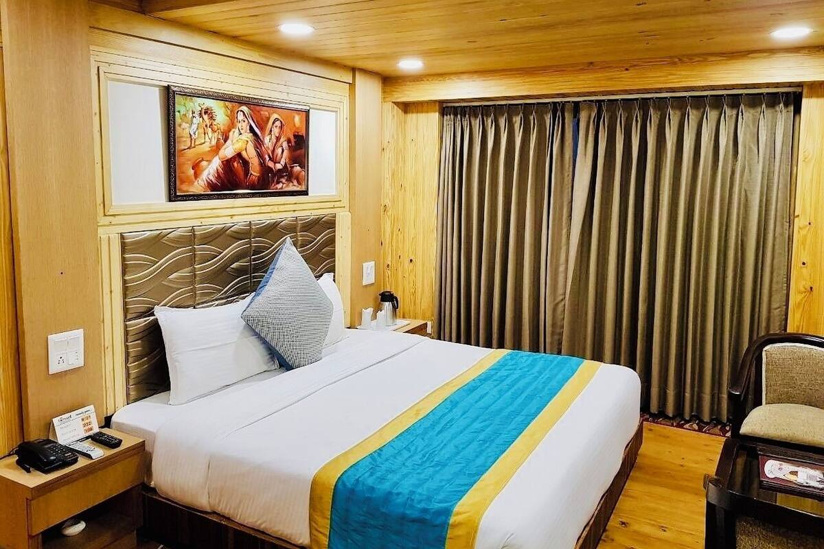 Family Suite, Valley View | Rollaway beds (surcharge), WiFi (free), bed sheets
