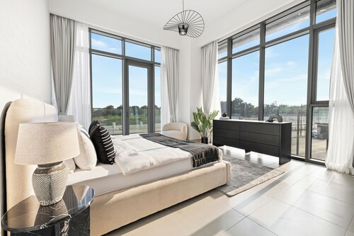 2BR plus M Pet-Friendly Prime Amenities