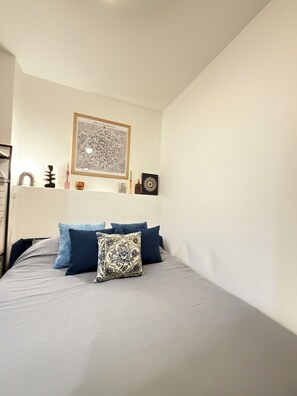 1 chambre, fer et planche à repasser, Wi-Fi, draps fournis