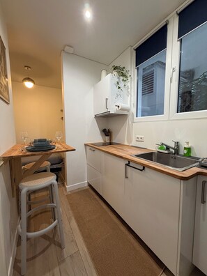 Private kitchen - Cozy studio in Paris perfect for your city getaway (Paris)
