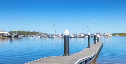 Costas Smerelda 8, 16 Soldiers Point Rd - Linen, Views, Air Con, Wi-Fi