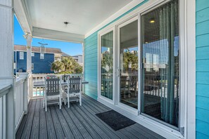 Outdoor dining - Shorely Blessed- Perfect Family Beach House w/private pool, golf cart included, just steps to beach (Murrells Inlet)