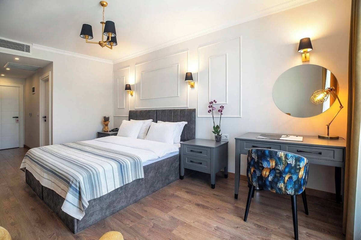 Standard Room | In-room safe, iron/ironing board, free WiFi