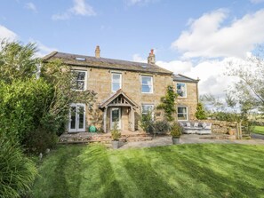 Exterior - Country Retreat With hot tub Sauna (Otley)