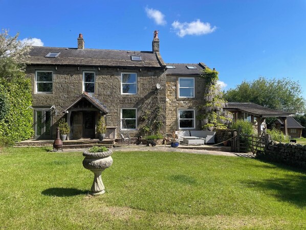 Exterior - Country Retreat With hot tub Sauna (Otley)