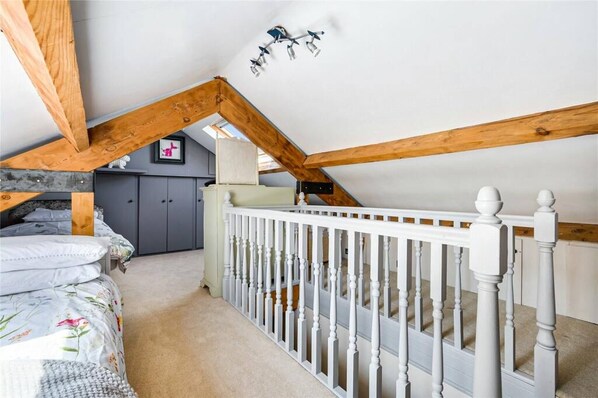 منزل - ٥ غرف نوم - بشرفة - منظر للحديقة