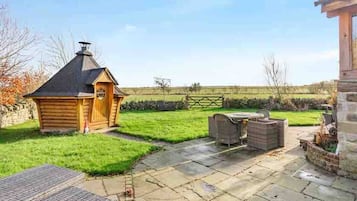 House, 5 Bedrooms, Balcony, Garden View | Outdoor dining