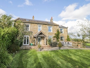 House, 5 Bedrooms, Balcony, Garden View | Bahagian luar