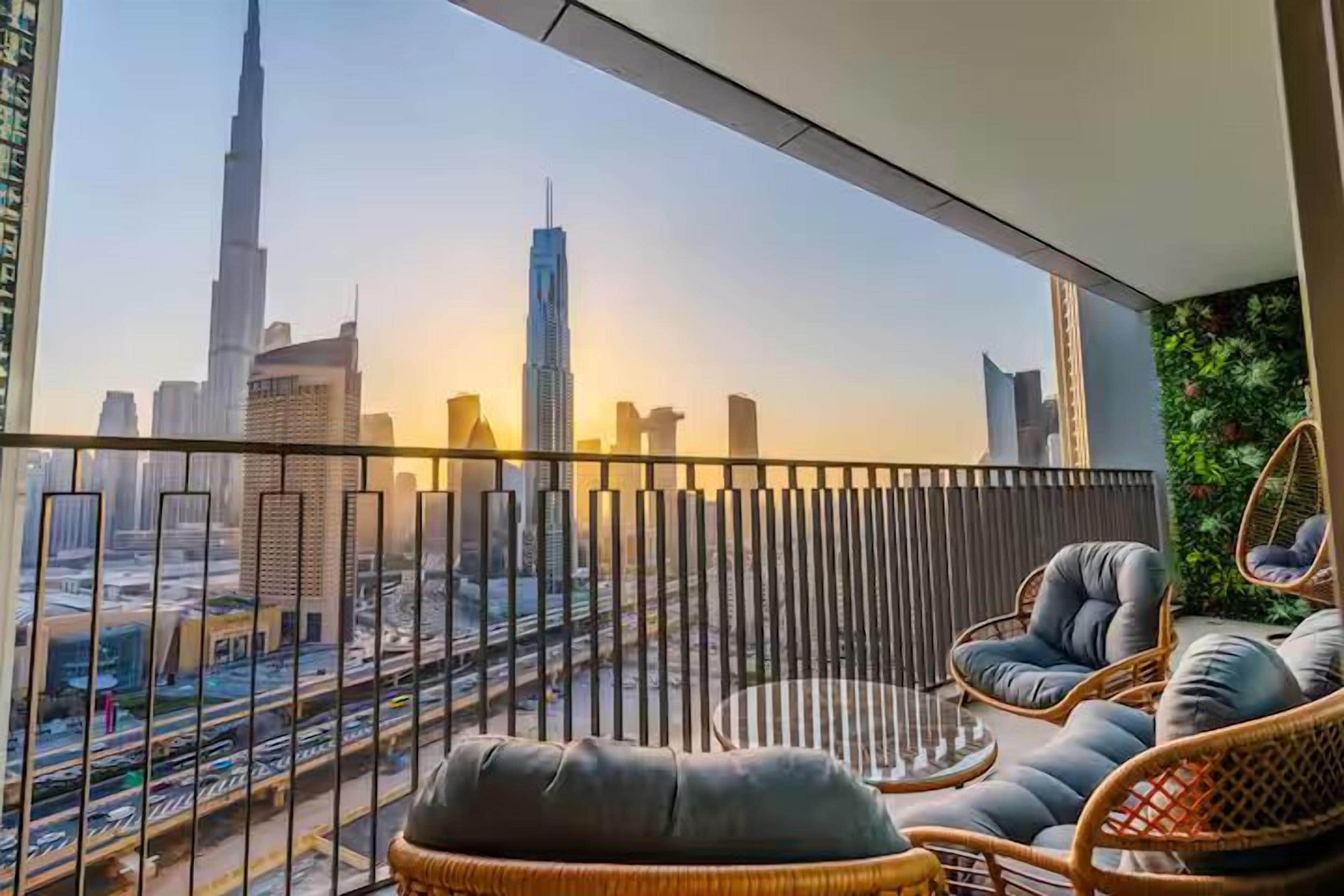 Apartamento de lujo, balcón, vistas a la ciudad | Balcón