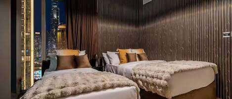 Luxury Apartment, Balcony, City View | Iron/ironing board, free WiFi