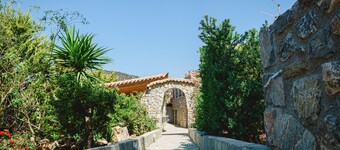 Villa Angelos: Experience the Greek Countryside Near Ermioni and the Beach