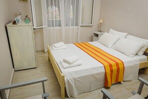 Strykjärn/strykbräda, wi-fi och sängkläder