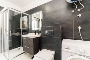 Shower, hair dryer, towels, soap - Villa Isola apartments 1 (Novalja)