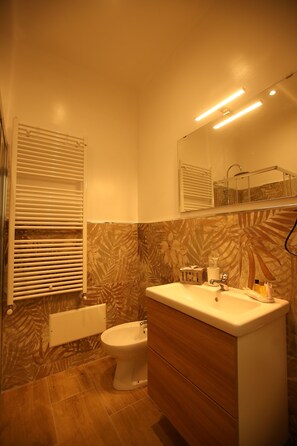 Quadruple Room, Balcony, Partial Sea View | Bathroom