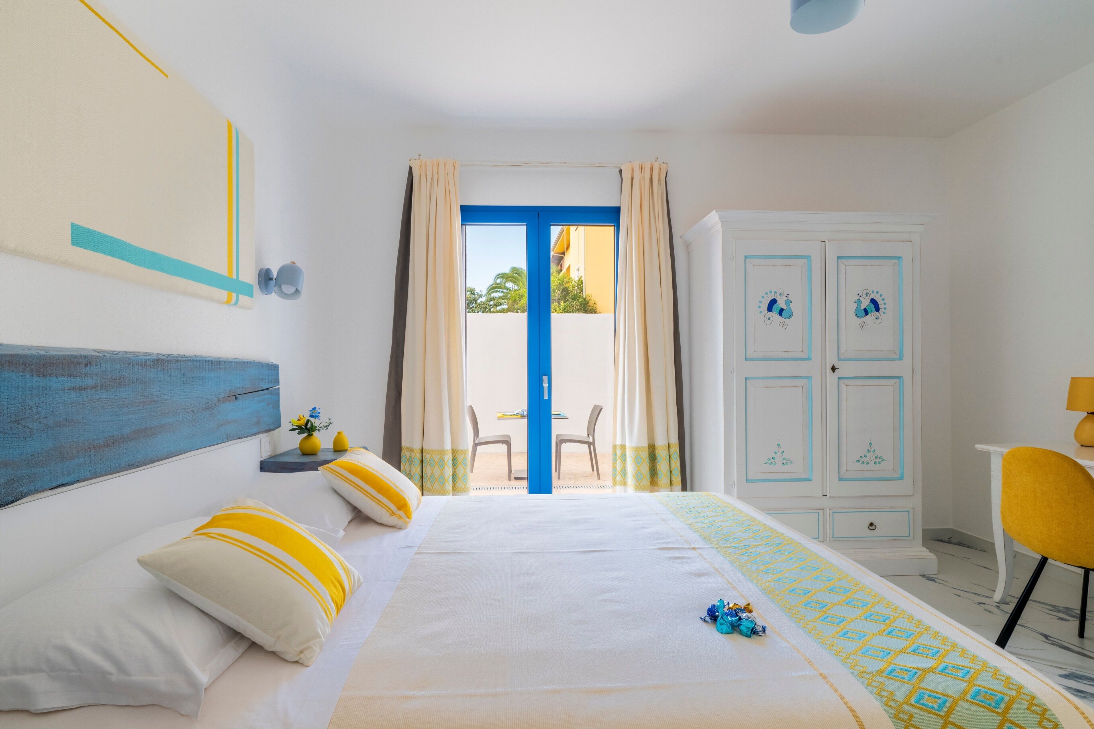 WiFi, bed sheets, wheelchair access