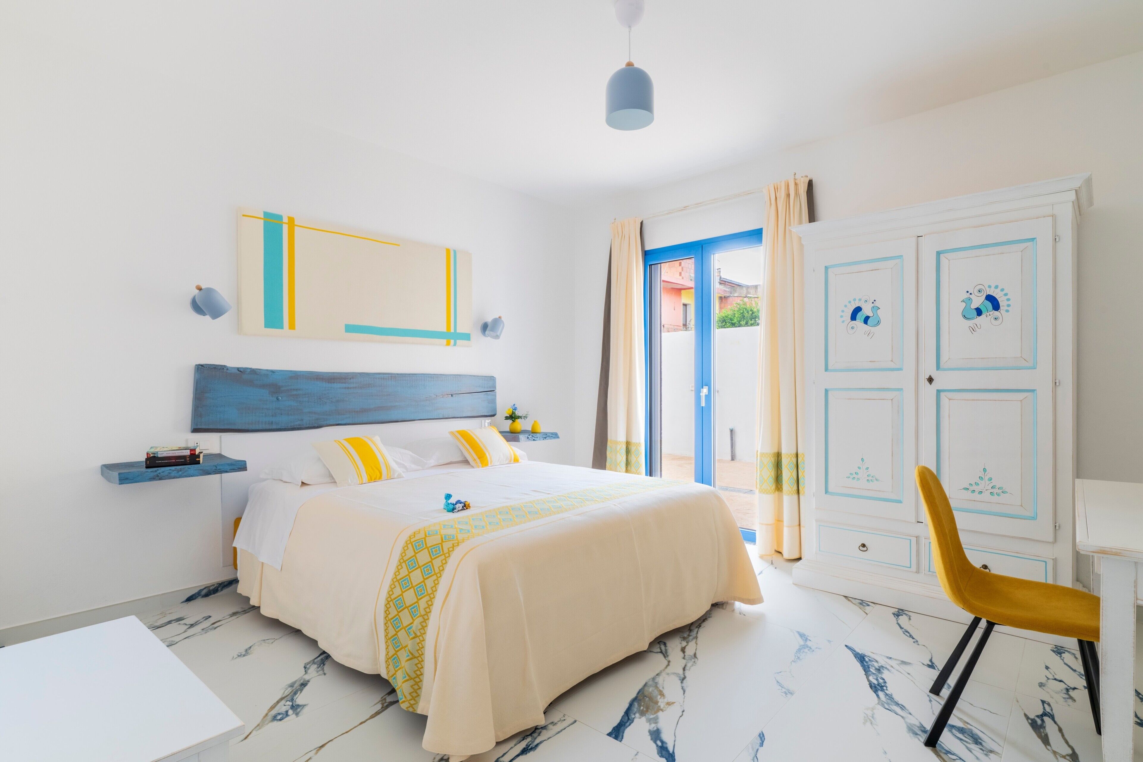 WiFi, bed sheets, wheelchair access