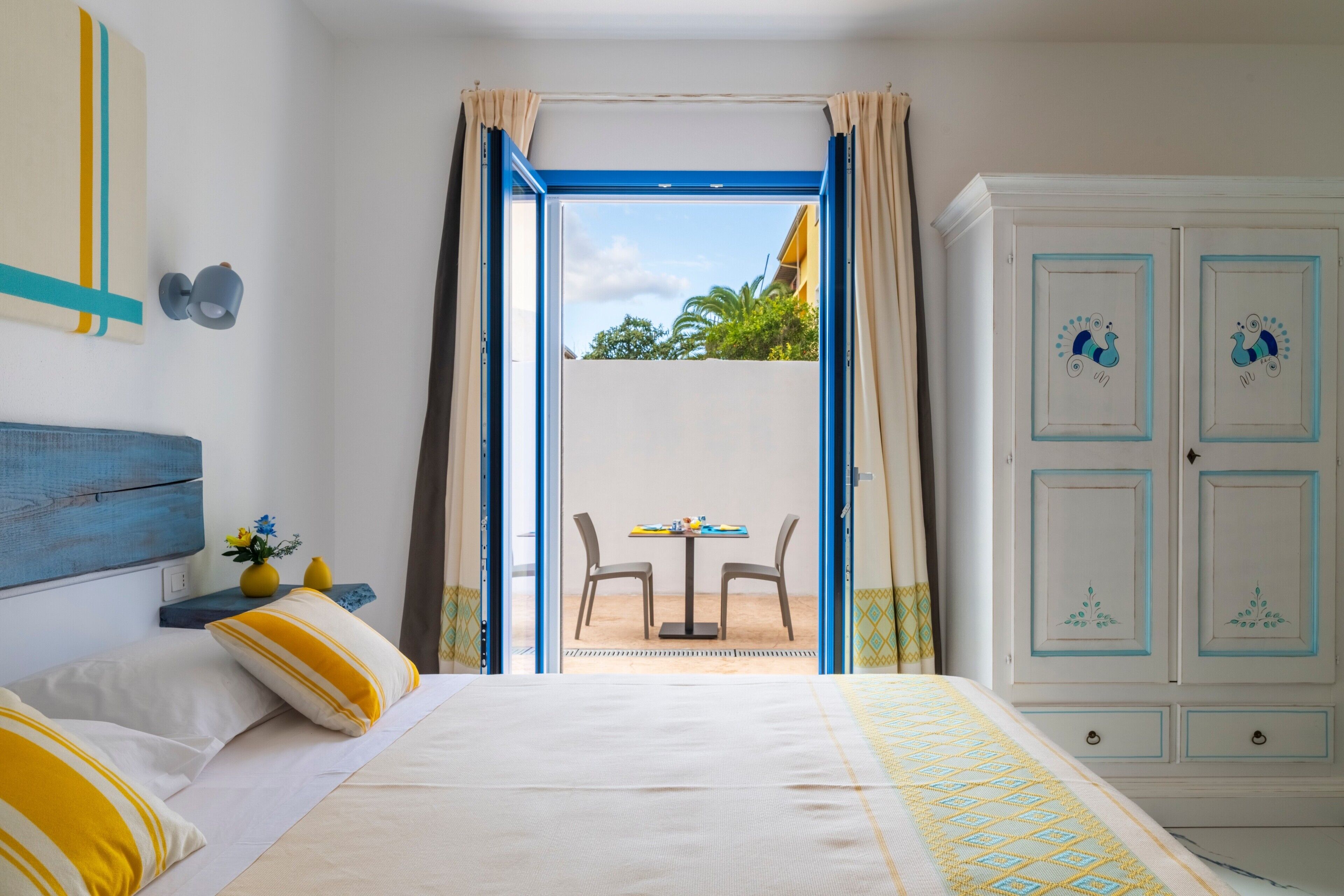 WiFi, bed sheets, wheelchair access