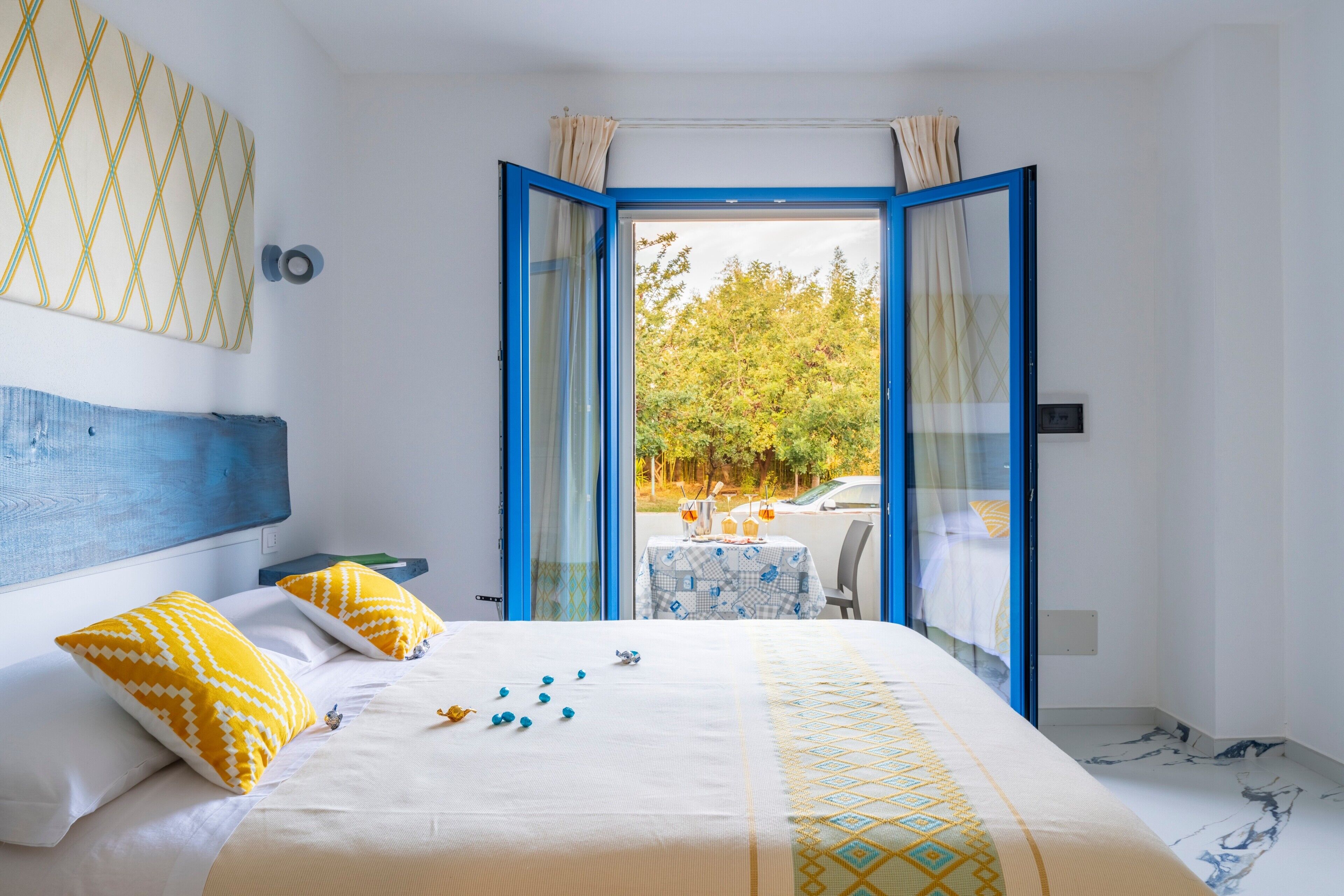 WiFi, bed sheets, wheelchair access