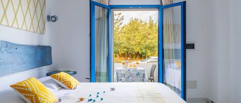 WiFi, bed sheets, wheelchair access