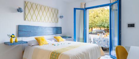 WiFi, bed sheets, wheelchair access