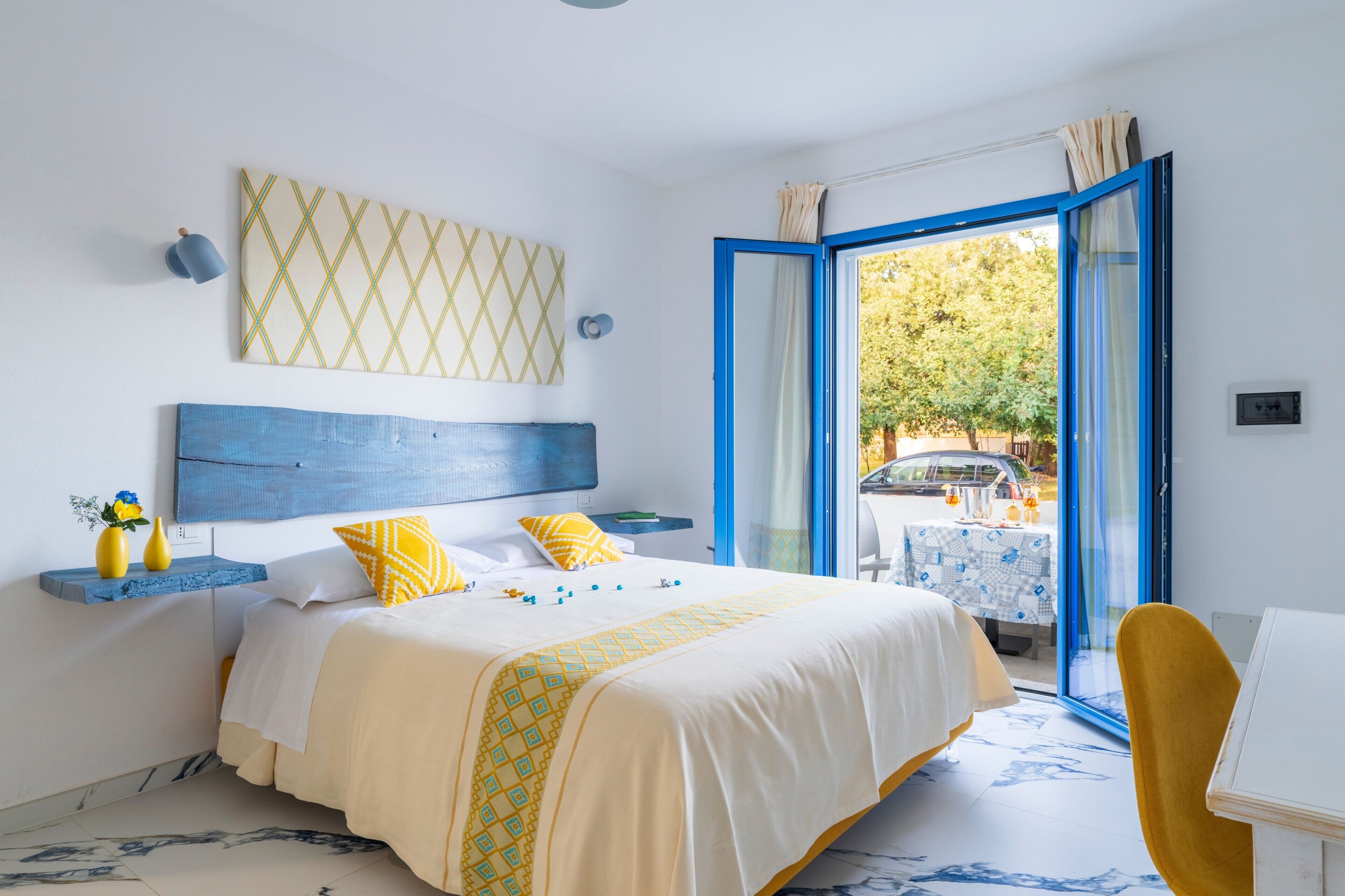 WiFi, bed sheets, wheelchair access